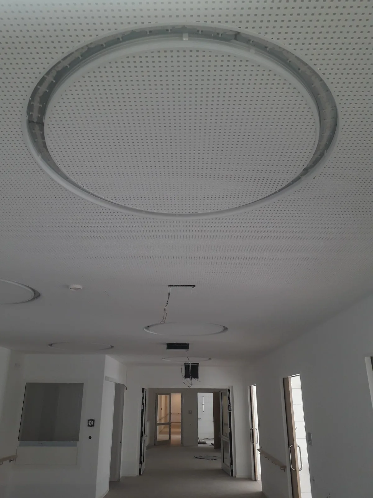 Sporthalle Akustikdecke – Kuhn Innenausbau München